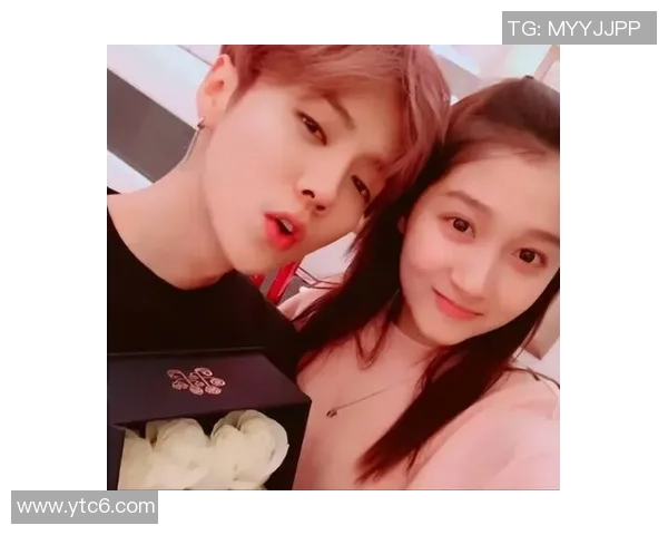 足球明星亲吻手腕的背后故事与情感表达揭秘