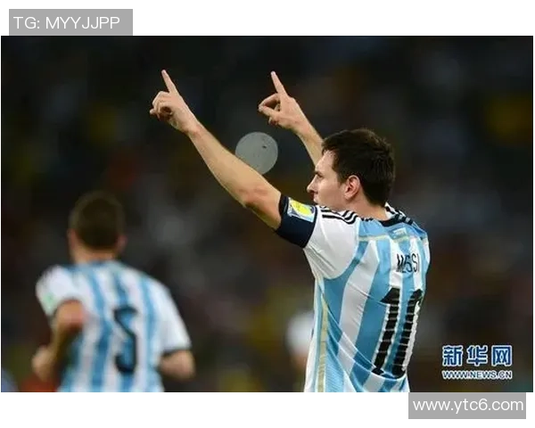 足球明星魅力四射的精彩瞬间与动人画像欣赏