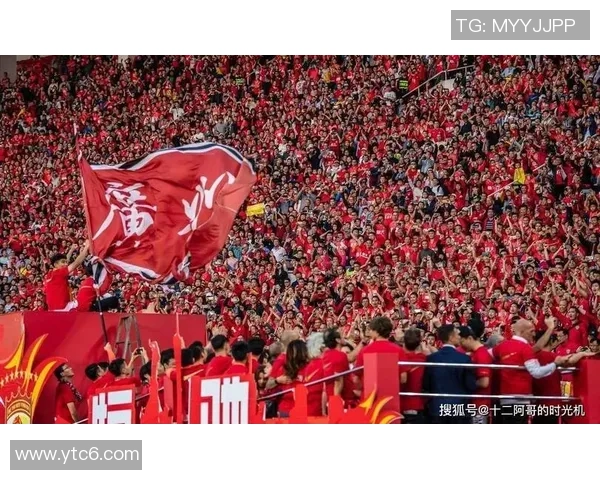 广州足球队逆袭之路:从低谷到巅峰的奋斗与荣耀纪实 广州足球队逆袭之路:从低谷到巅峰的奋斗与荣耀纪实